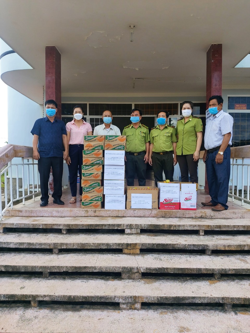 Hạt Kiểm lâm huyện Ea Súp chung tay cùng cộng đồng phòng chống dịch bệnh Covid-19.